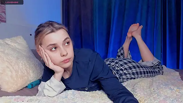 VedaSchulz online show from November 2025 06:50:02 PM