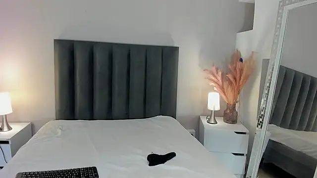 KendraChavez  online show from November 2025 09:25:01 PM