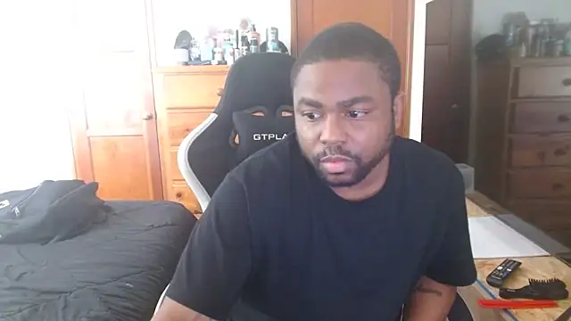 Snapshot of Breadwinnah chatting on December 2025 09:11:02 PM Breadwinnah online show from December 2025 09:11:02 PM