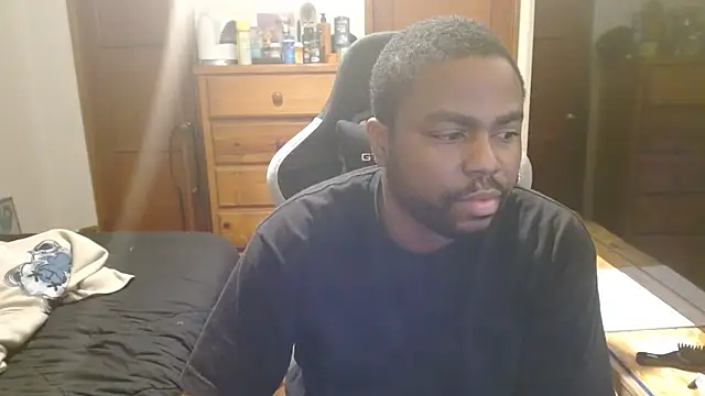 Snapshot of Breadwinnah chatting on December 2025 07:06:01 AM Breadwinnah online show from December 2025 07:06:01 AM