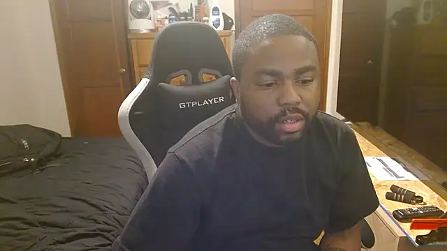 Snapshot of Breadwinnah chatting on March 2026 07:09:02 AM Breadwinnah online show from March 2026 07:09:02 AM