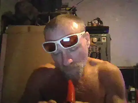 Snapshot of Eat_it_from_the_back chatting on April 2026 06:42:02 AM Eat it from the back online show from April 2026 06:42:02 AM