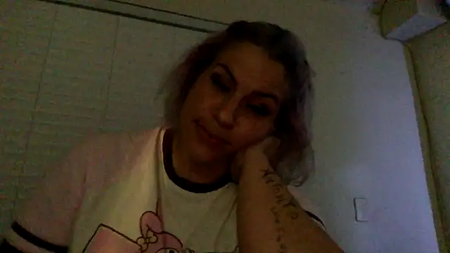 toomuchofafreak online show from October 2025 07:32:01 AM