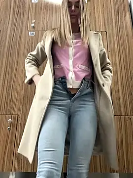 KaseyQuinn  online show from November 2025 09:13:02 PM