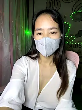 TiNa 04 online show from October 2025 11:07:01 AM