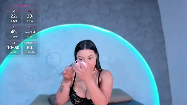 ReinaChloe online show from February 2026 04:19:02 PM