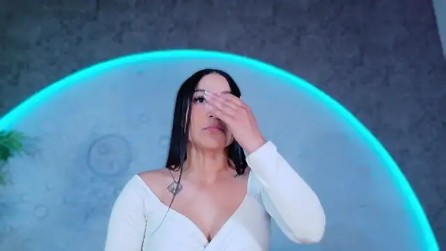 ReinaChloe online show from July 2026 04:26:02 PM