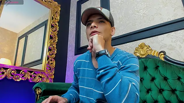 Snapshot of AlessandroKiing chatting on September 2025 01:54:01 PM AlessandroKiing online show from September 2025 01:54:01 PM