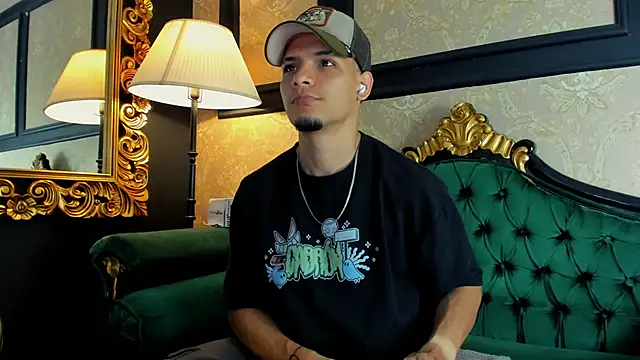 AlessandroKiing online show from May 2026 08:06:01 PM