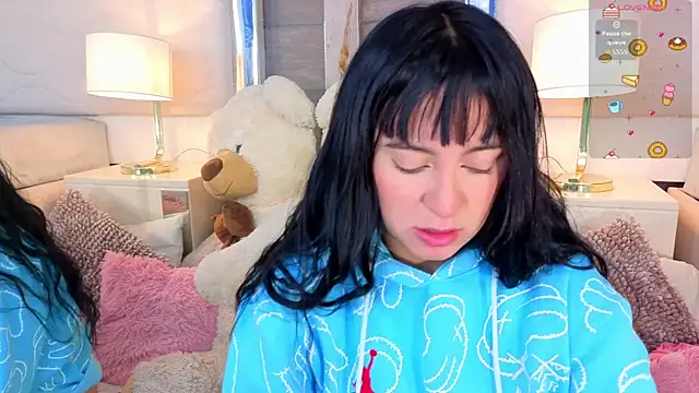 Snapshot of MeganAdamms chatting on October 2025 12:35:01 PM MeganAdamms online show from October 2025 12:35:01 PM