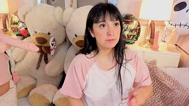 Snapshot of MeganAdamms chatting on October 2025 01:56:01 PM MeganAdamms online show from October 2025 01:56:01 PM