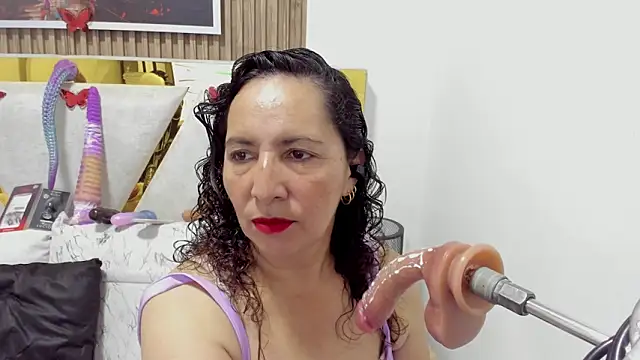 Luna Naughty1 online show from April 2026 07:09:01 PM