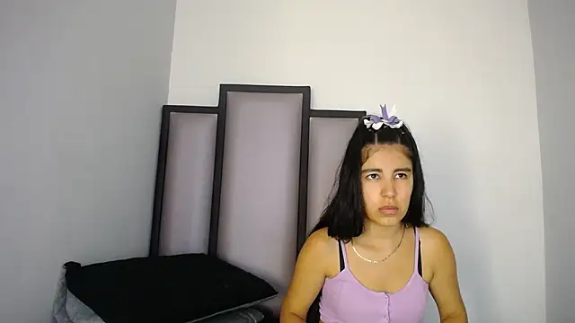 Snapshot of Lucy-23 chatting on October 2025 04:32:01 AM Lucy-23 online show from October 2025 04:32:01 AM