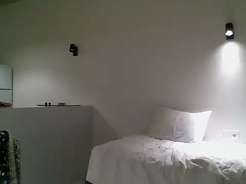 Snapshot of ALICAINWONDERLAND chatting on October 2025 03:43:01 PM ALICAINWONDERLAND online show from October 2025 03:43:01 PM