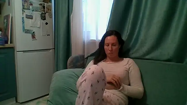 Snapshot of ALICAINWONDERLAND chatting on November 2025 10:48:02 AM ALICAINWONDERLAND online show from November 2025 10:48:02 AM