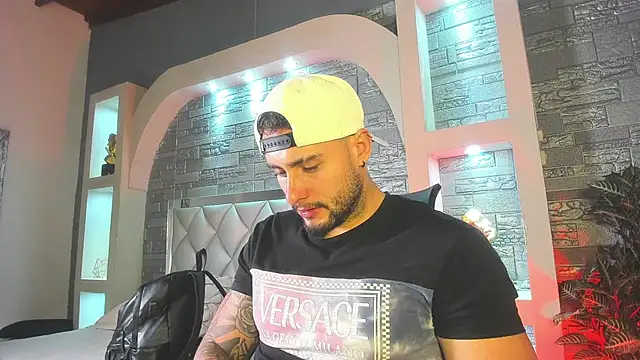 dominic de luca online show from October 2025 03:51:02 AM