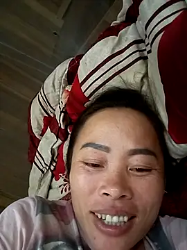 Snapshot of CoMay003 chatting on September 2025 01:38:01 PM CoMay003 online show from September 2025 01:38:01 PM