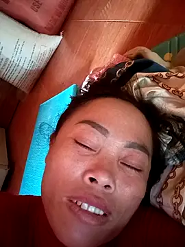 Snapshot of CoMay003 chatting on October 2025 04:47:01 AM CoMay003 online show from October 2025 04:47:01 AM