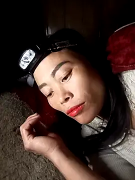 CoMay003 online show from November 2025 02:01:01 PM