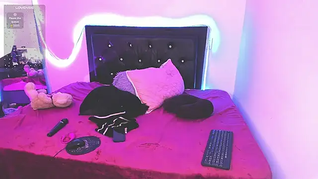 samiacooper25 online show from November 2025 09:38:02 PM