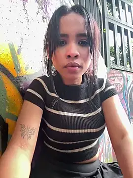 samiacooper25 online show from April 2026 10:23:02 PM