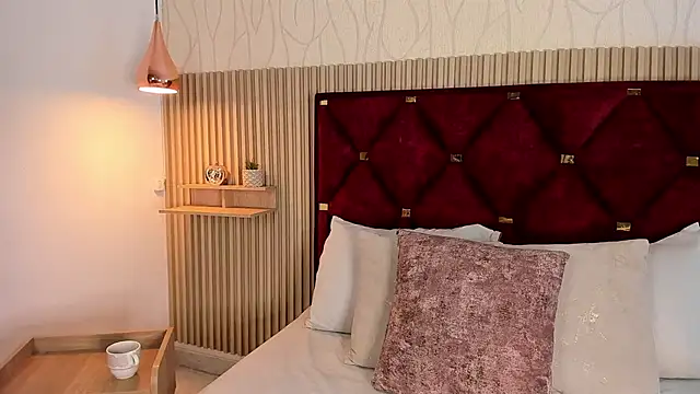 Laura Ivy online show from September 2025 12:20:01 PM