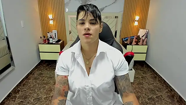 KAROLLJONES1 online show from October 2025 07:56:01 PM