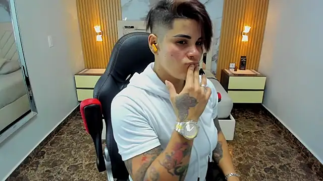 KAROLLJONES1 online show from March 2026 07:10:02 PM