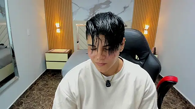 KAROLLJONES1 online show from April 2026 07:30:02 PM