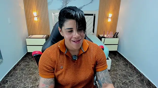 KAROLLJONES1 online show from May 2026 12:32:02 PM