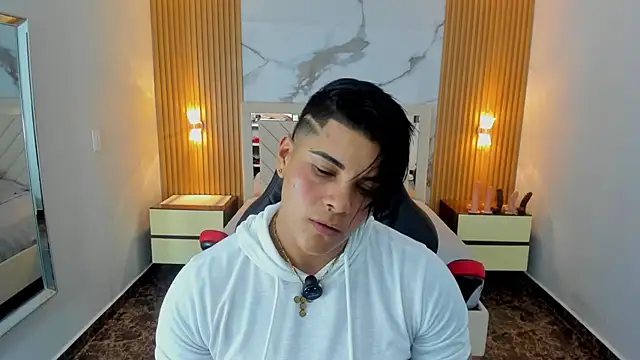 KAROLLJONES1 online show from May 2026 07:31:01 PM