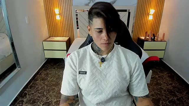 KAROLLJONES1 online show from July 2026 07:39:01 PM