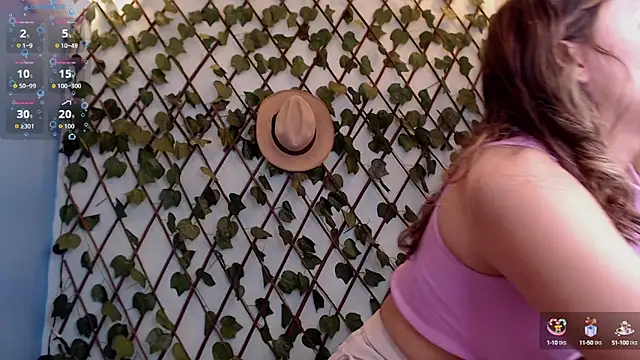 Snapshot of Courrtneyy chatting on September 2025 07:46:02 PM Courrtneyy online show from September 2025 07:46:02 PM