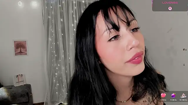 Miss Charlottet online show from November 2025 08:08:01 PM