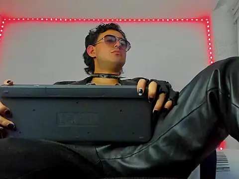 Snapshot of Alexxx_savage chatting on September 2025 04:03:01 AM Alexxx savage online show from September 2025 04:03:01 AM