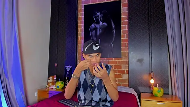 Snapshot of AlanCutee chatting on April 2026 01:43:02 PM AlanCutee online show from April 2026 01:43:02 PM