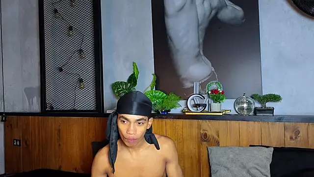 Snapshot of AlanCutee chatting on May 2026 12:10:01 PM AlanCutee online show from May 2026 12:10:01 PM