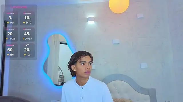 Snapshot of AlanCutee chatting on May 2026 12:44:01 PM AlanCutee online show from May 2026 12:44:01 PM