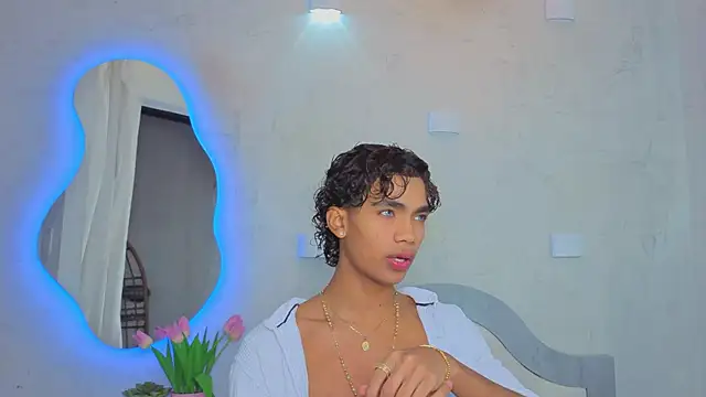 Snapshot of AlanCutee chatting on May 2026 03:56:02 AM AlanCutee online show from May 2026 03:56:02 AM