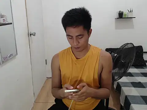 Snapshot of Lloyd_wintours chatting on November 2025 05:04:02 PM Lloyd wintours online show from November 2025 05:04:02 PM