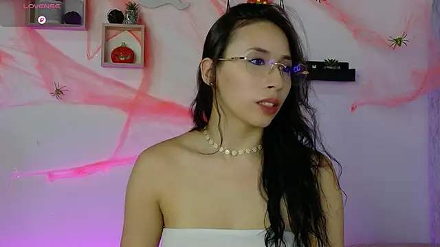 manumontoya  online show from October 2025 03:30:02 PM