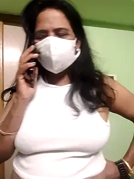 mallu-lover online show from November 2025 06:15:01 PM