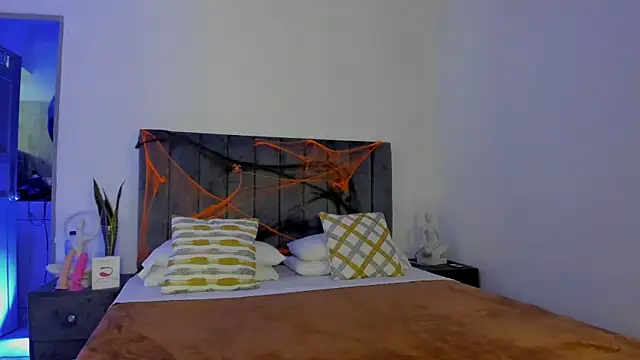 NoahLux online show from October 2025 07:07:02 PM