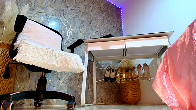 miss rouss22  online show from July 2026 03:21:02 PM
