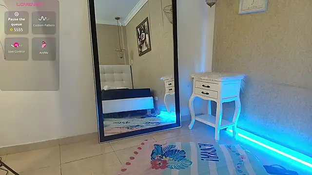 Miladiosa online show from October 2025 12:11:01 PM