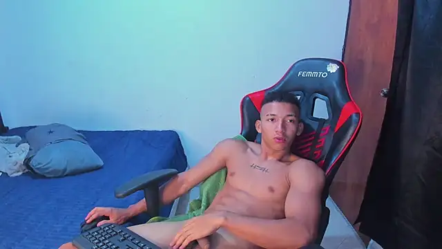 JuanchiT66 online show from June 2026 02:40:01 AM