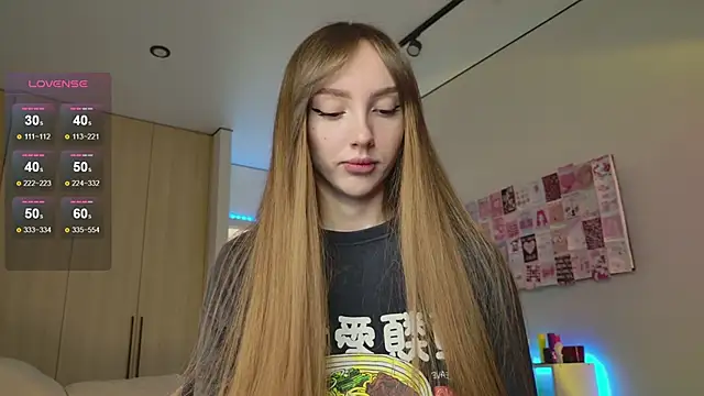 Snapshot of Lunainnk chatting on September 2025 12:33:02 AM Lunainnk online show from September 2025 12:33:02 AM