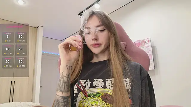 Snapshot of Lunainnk chatting on September 2025 12:23:02 AM Lunainnk online show from September 2025 12:23:02 AM