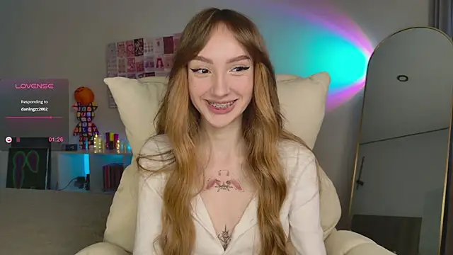 Snapshot of Lunainnk chatting on November 2025 01:17:02 AM Lunainnk online show from November 2025 01:17:02 AM