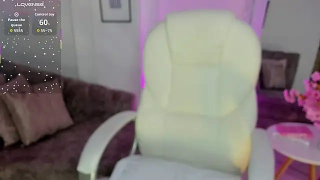 Snapshot of Melina_Rouge chatting on November 2025 06:39:01 PM Melina Rouge online show from November 2025 06:39:01 PM